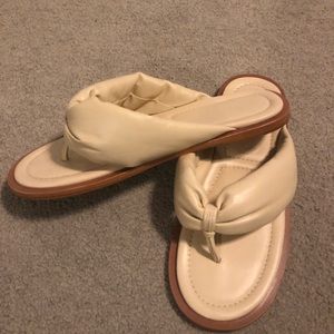 Vicenza Puffy Thong Sandals Anthropologie